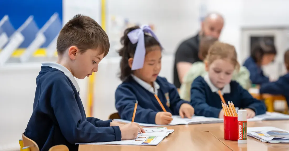 Élèves du primaire en classe